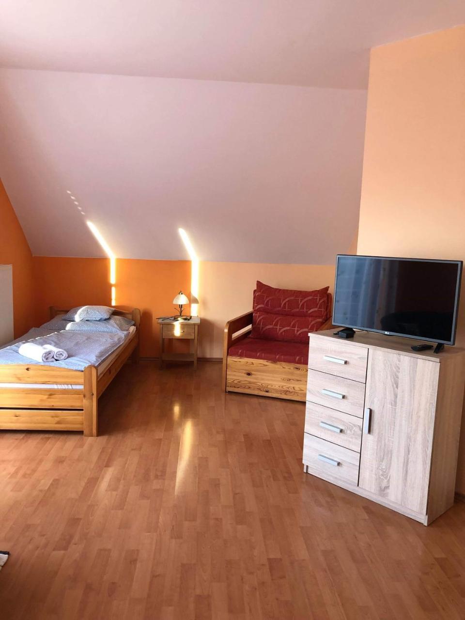 Kristály Apartmanház Sárvár Exterior foto
