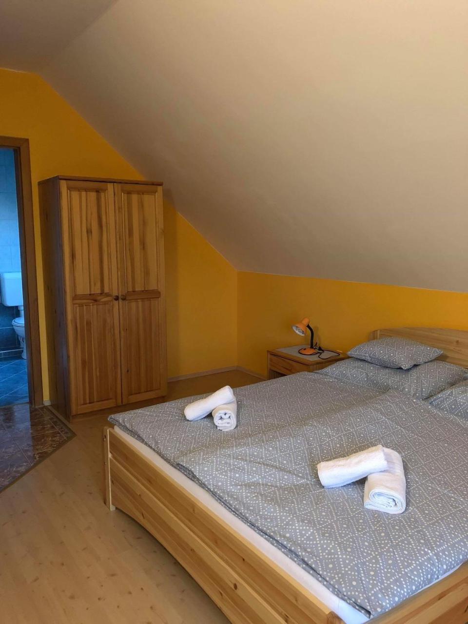 Kristály Apartmanház Sárvár Exterior foto