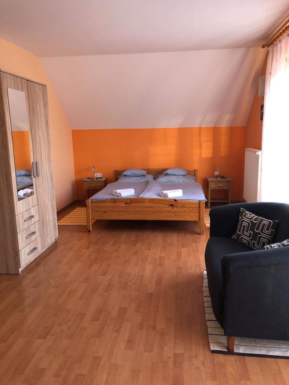 Kristály Apartmanház Sárvár Exterior foto